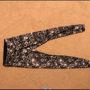 Lululemon wunder under flowabunga yoga pants